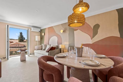 Living room, Dining area