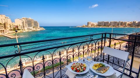 Property building, Nearby landmark, Restaurant/places to eat, Day, Natural landscape, View (from property/room), Balcony/Terrace, Food and drinks, Banquet/Function facilities, Dining area, Beach, Beach, Food, City view, Sea view, Sea view, Breakfast, Continental breakfast, Lunch, Dinner, Drinks, Sunset