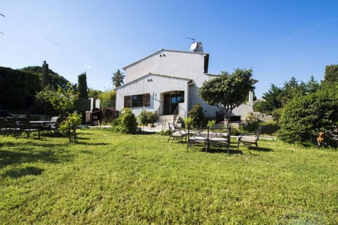 Property building, Day, Natural landscape, Garden, Garden view