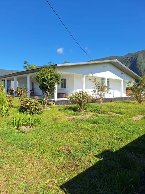 Property building, Garden, Garden view, Mountain view