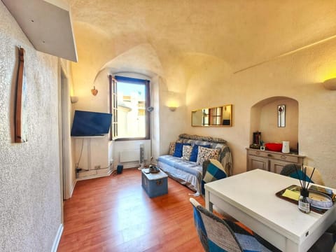 Living room, Photo of the whole room