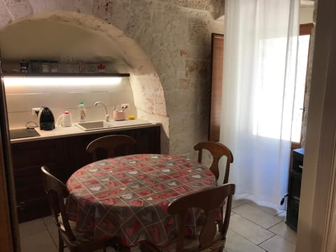 Kitchen or kitchenette, Dining area, kitchen
