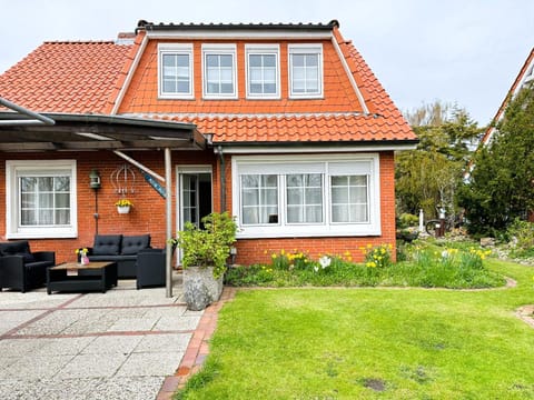Property building, Day, Garden, Garden, Balcony/Terrace, Balcony/Terrace, Garden view, Garden view