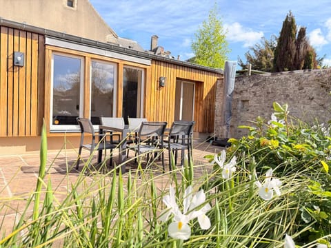 Property building, Patio, Garden