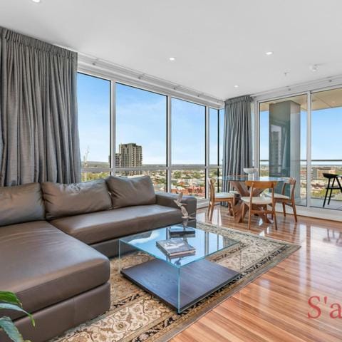 View (from property/room), Balcony/Terrace, Living room, Dining area, City view
