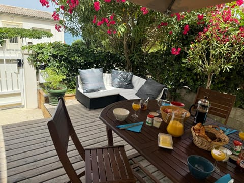 Balcony/Terrace, Dining area, Garden view, Breakfast