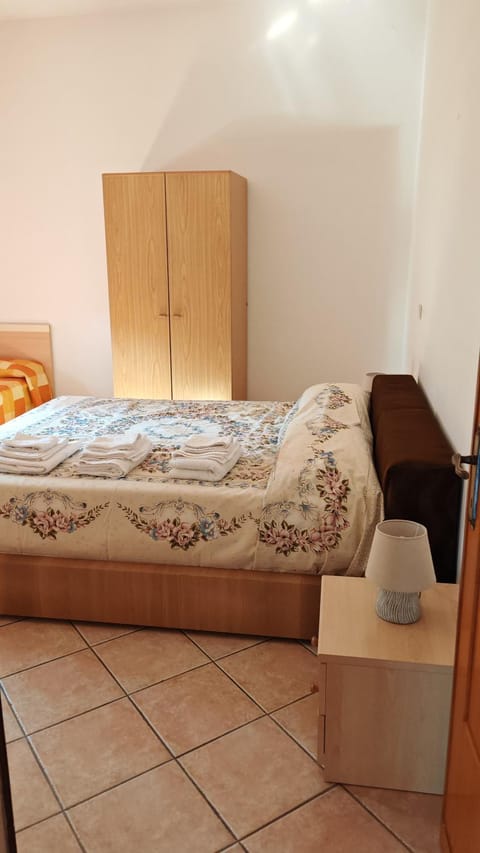 Bed, Bedroom, wardrobe