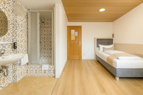 Shower, Bed, Bathroom, Bedroom, towels