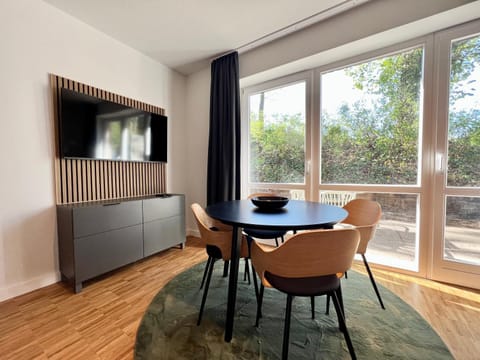 TV and multimedia, Balcony/Terrace, Living room, Seating area, Dining area, Evening entertainment