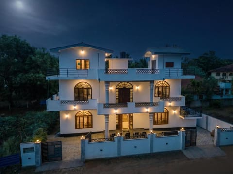 Property building, Night, View (from property/room), Balcony/Terrace