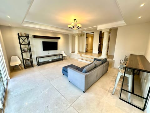 Communal lounge/ TV room, TV and multimedia, Living room, Seating area