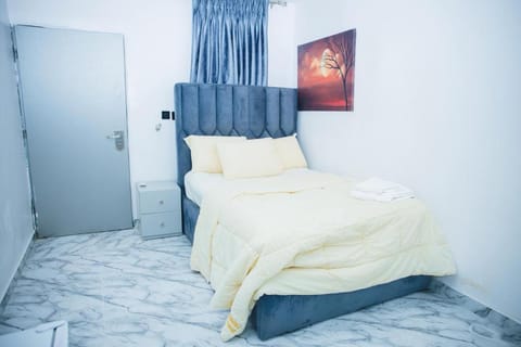 Bed, TV and multimedia, Bedroom, wardrobe