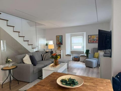 Communal lounge/ TV room, TV and multimedia, Living room