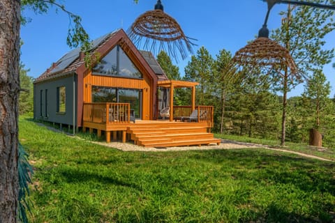 Property building, Day, Natural landscape, Garden, Garden