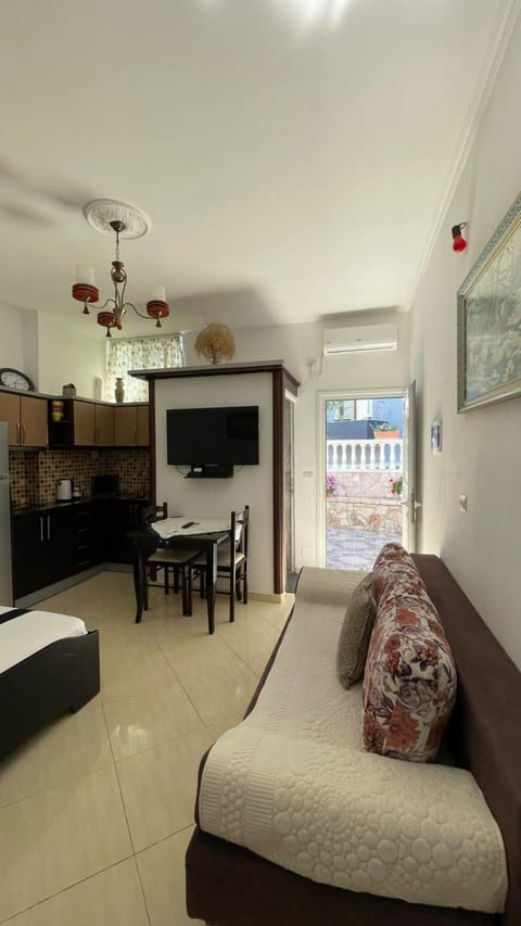 TV and multimedia, Living room, Photo of the whole room, Seating area
