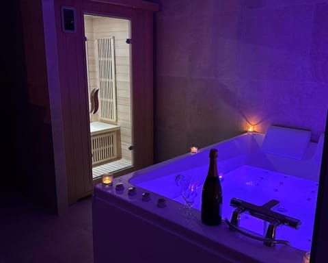 Hot Tub, Spa and wellness centre/facilities