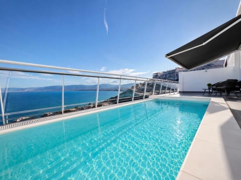 Day, Natural landscape, View (from property/room), Balcony/Terrace, Pool view, Sea view, Swimming pool, sunbed