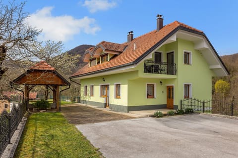 Property building, Facade/entrance