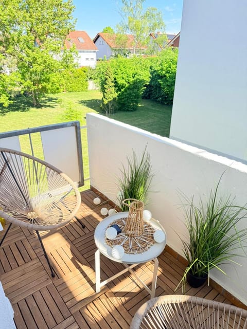 Spring, Day, Garden, View (from property/room), Balcony/Terrace, Garden view