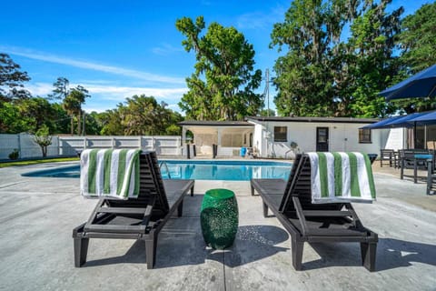 Property building, Patio, Day, Natural landscape, Pool view, Swimming pool, Swimming pool, sunbed