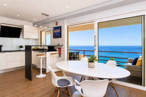 Natural landscape, View (from property/room), Kitchen or kitchenette, Seating area, Dining area, Sea view