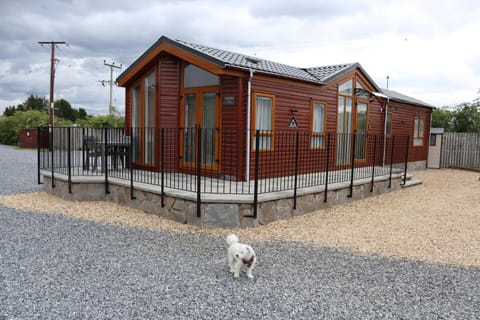 Property building, Patio, Property logo or sign, Balcony/Terrace, Pets, pet friendly