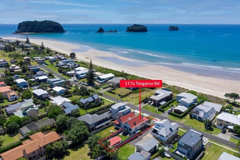 Property building, Neighbourhood, Natural landscape, Bird's eye view, Beach, Location
