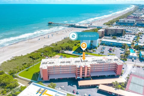 Property building, Nearby landmark, Day, Neighbourhood, Bird's eye view, Beach, Sea view, Street view, Location, Parking