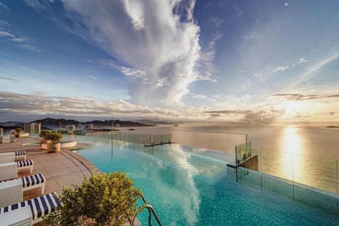 Nearby landmark, Lake view, River view, Sea view, Swimming pool, Sunset, sunbed