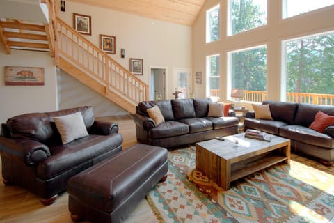 River Rock Retreat House in Yosemite Park Way