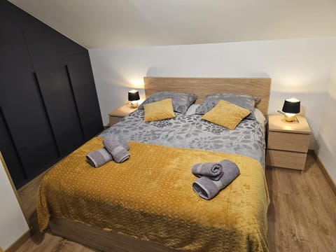 Bed, Bedroom, wardrobe