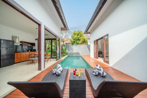 Property building, Garden view, Garden view, Pool view, Pool view, Swimming pool, Breakfast