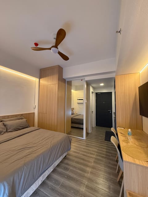 Bed, TV and multimedia, Photo of the whole room