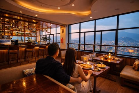Restaurant/places to eat, Restaurant/places to eat, People, Seating area, Food, Mountain view, Drinks