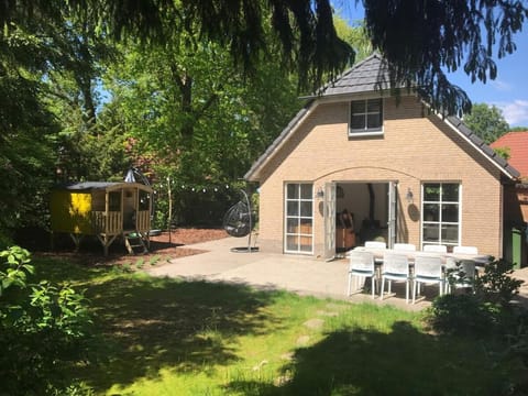 Property building, Day, Garden