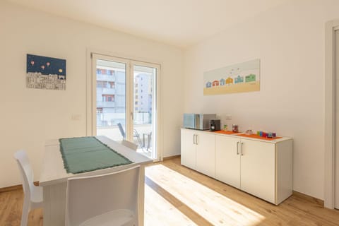 Communal lounge/ TV room, Kitchen or kitchenette, Kitchen or kitchenette, Dining area, Communal kitchen, kitchen