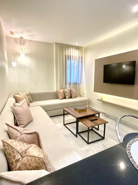 Communal lounge/ TV room, TV and multimedia, Living room, Seating area, Evening entertainment