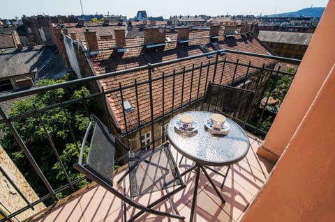 Balcony/Terrace, City view