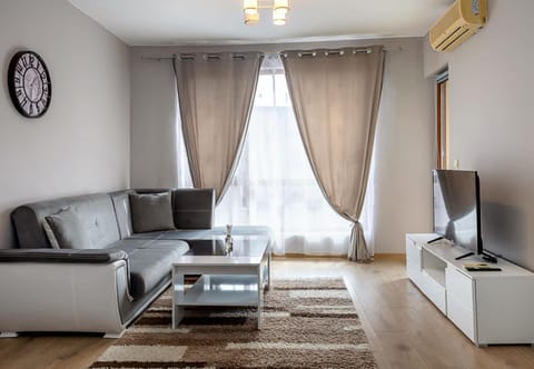 TV and multimedia, Living room, Seating area, air conditioner