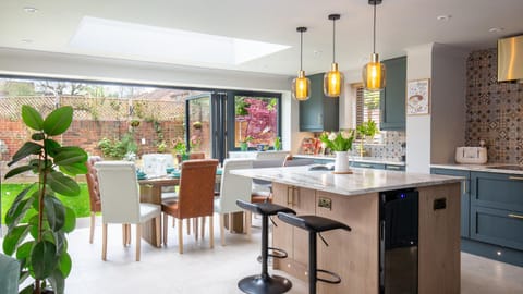 Kitchen or kitchenette, Dining area, Garden view