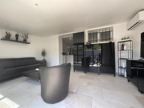 TV and multimedia, Living room, air conditioner