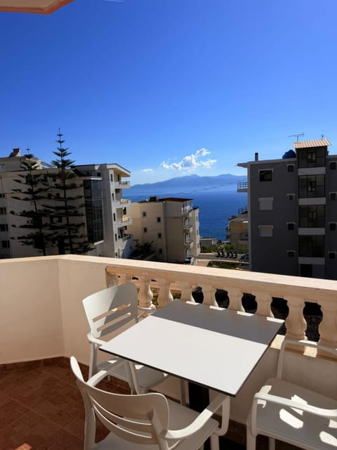 Patio, Day, Balcony/Terrace, Dining area