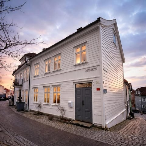 Property building, Street view