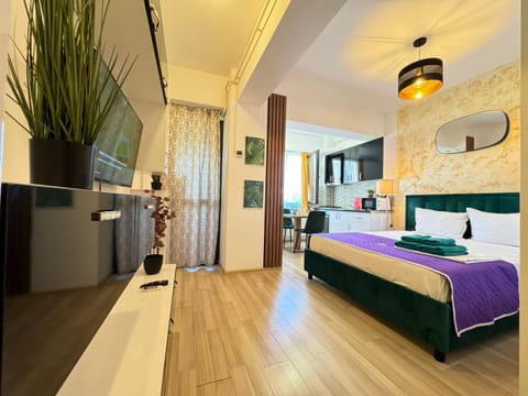 TV and multimedia, Decorative detail, Bedroom, wardrobe