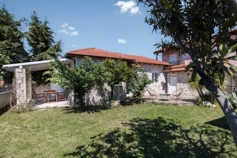 Property building, Spring, Day, Garden, Garden view