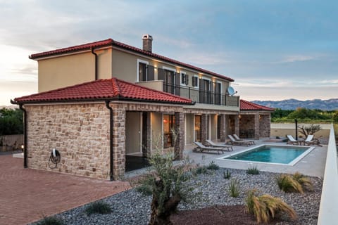 Property building, Day, Natural landscape, Mountain view, Pool view, Swimming pool