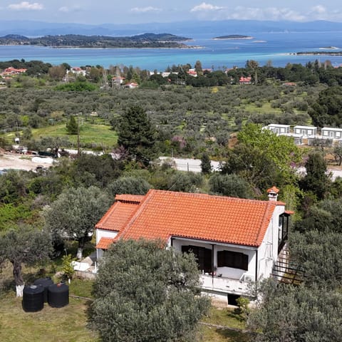 Property building, Day, Natural landscape, Bird's eye view, Sea view
