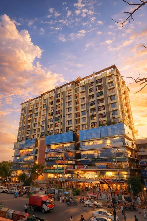 Property building, Day, City view, Location