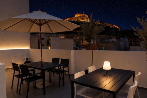 Property building, Night, Solarium, Balcony/Terrace, Mountain view, Area and facilities