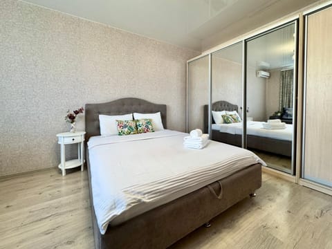 Bed, Photo of the whole room, Bedroom, wardrobe